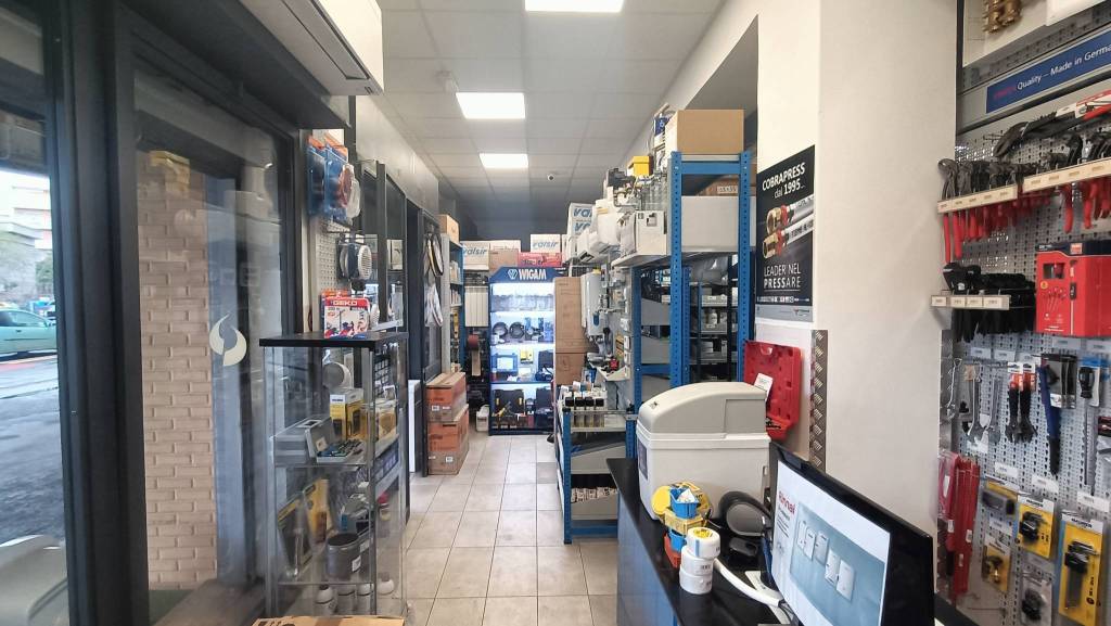 negozio in vendita a Roma in zona Monte Sacro/Talenti