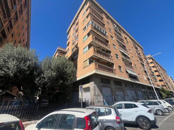 negozio in vendita a Roma in zona Ostiense