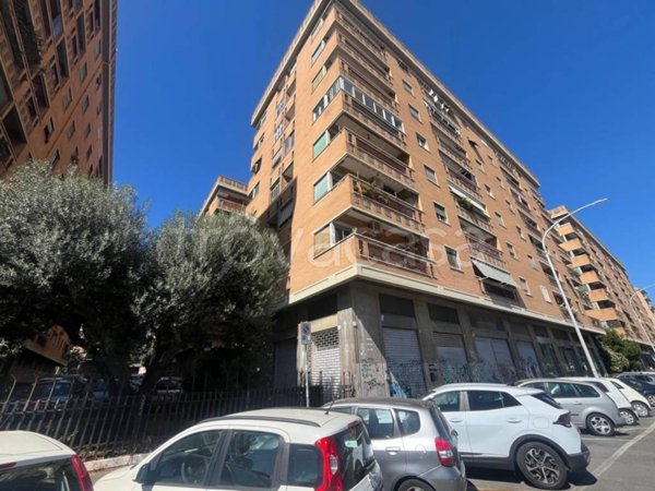 negozio in vendita a Roma in zona Ostiense