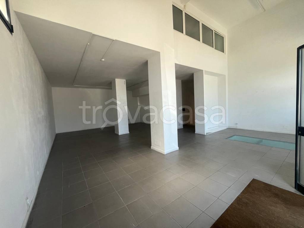 negozio in vendita a Roma in zona Ostiense