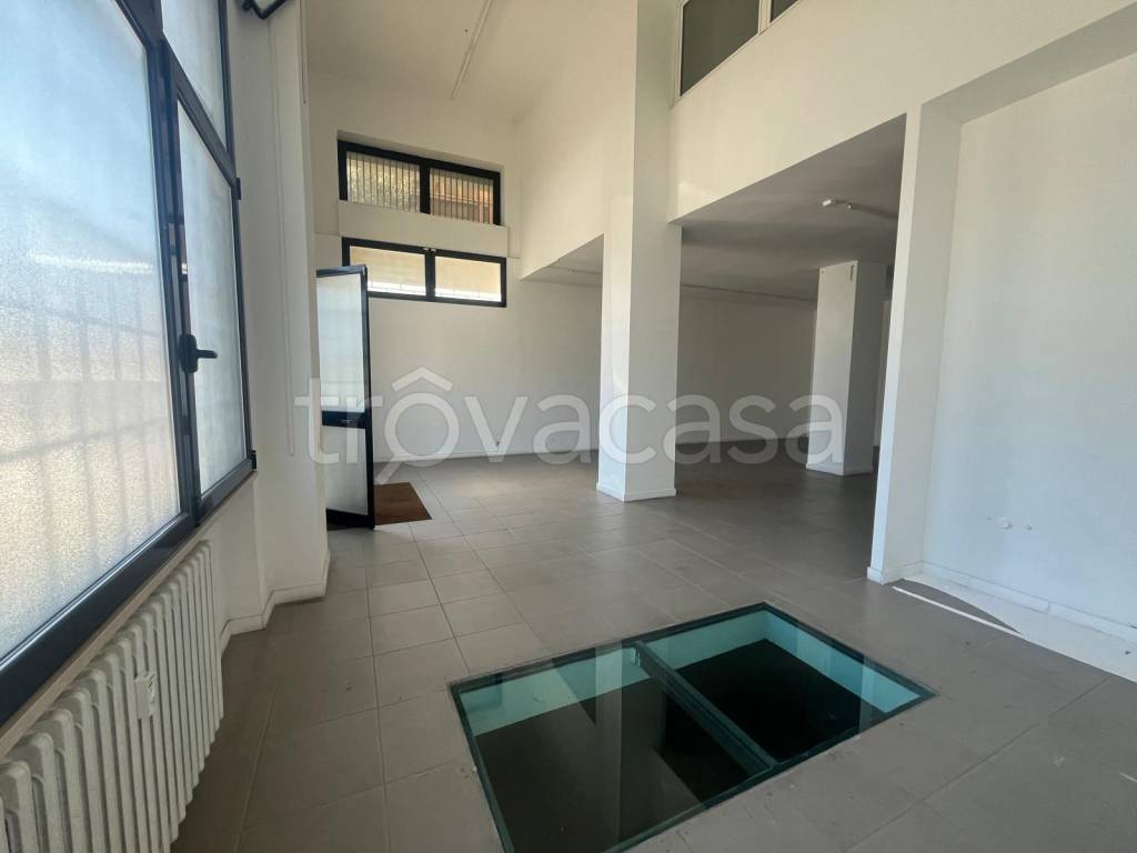 negozio in vendita a Roma in zona Ostiense