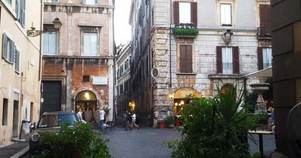 appartamento in vendita a Roma in zona Parione/Sant'Eustachio