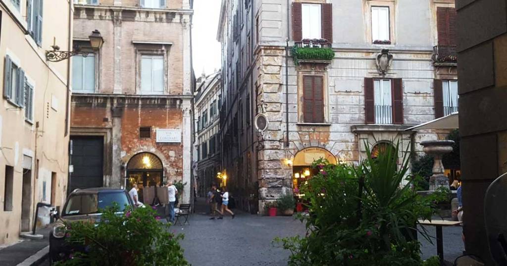 appartamento in vendita a Roma in zona Parione/Sant'Eustachio