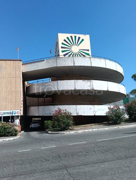 negozio in vendita a Roma in zona Ardeatino