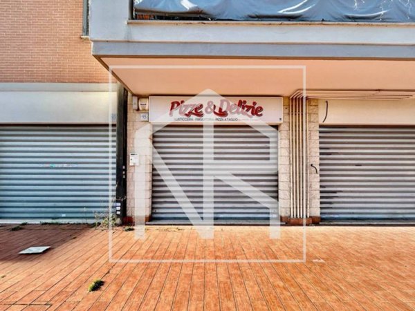 negozio in vendita a Roma in zona Ponte di Nona