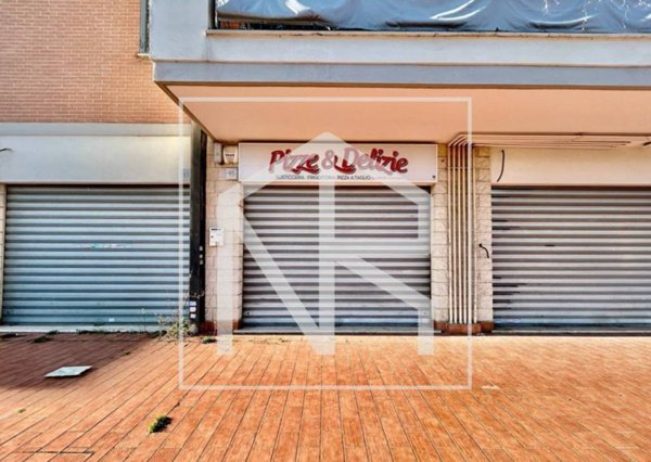 negozio in vendita a Roma in zona Ponte di Nona