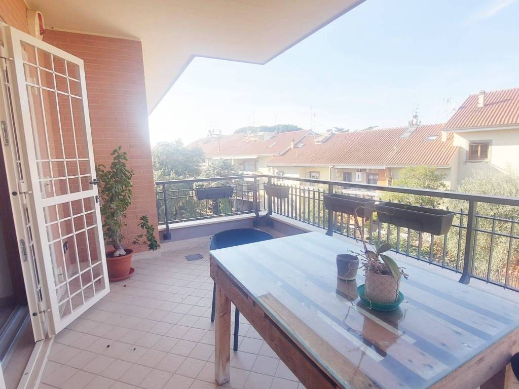 appartamento in vendita a Roma in zona Corviale