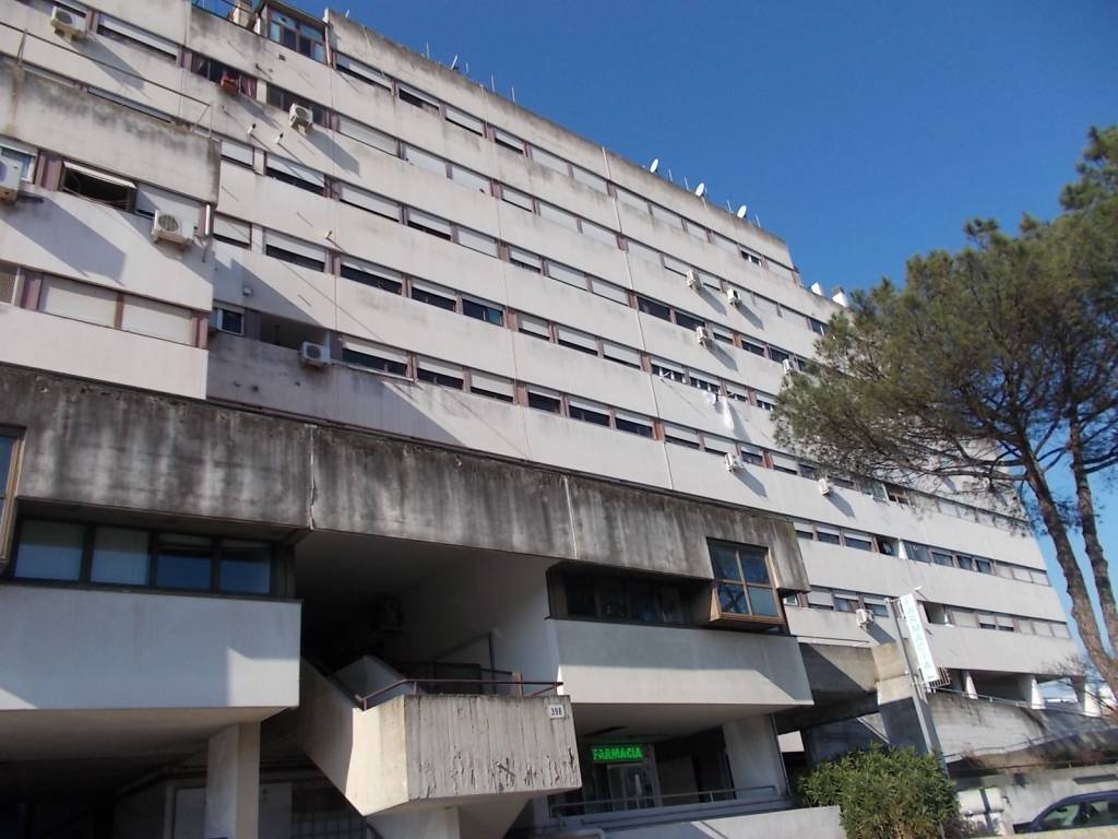 ufficio in vendita a Roma in zona Spinaceto