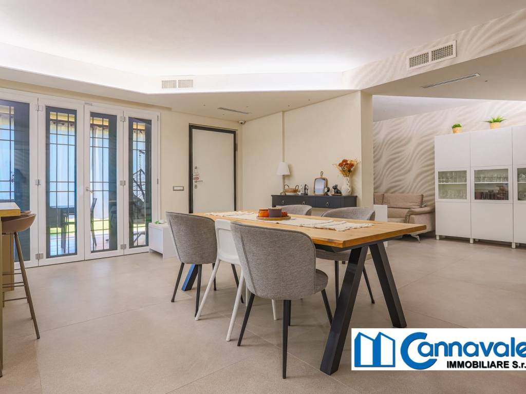 casa indipendente in vendita a Roma in zona Infernetto