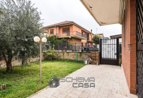appartamento in vendita a Roma in zona Casal Morena