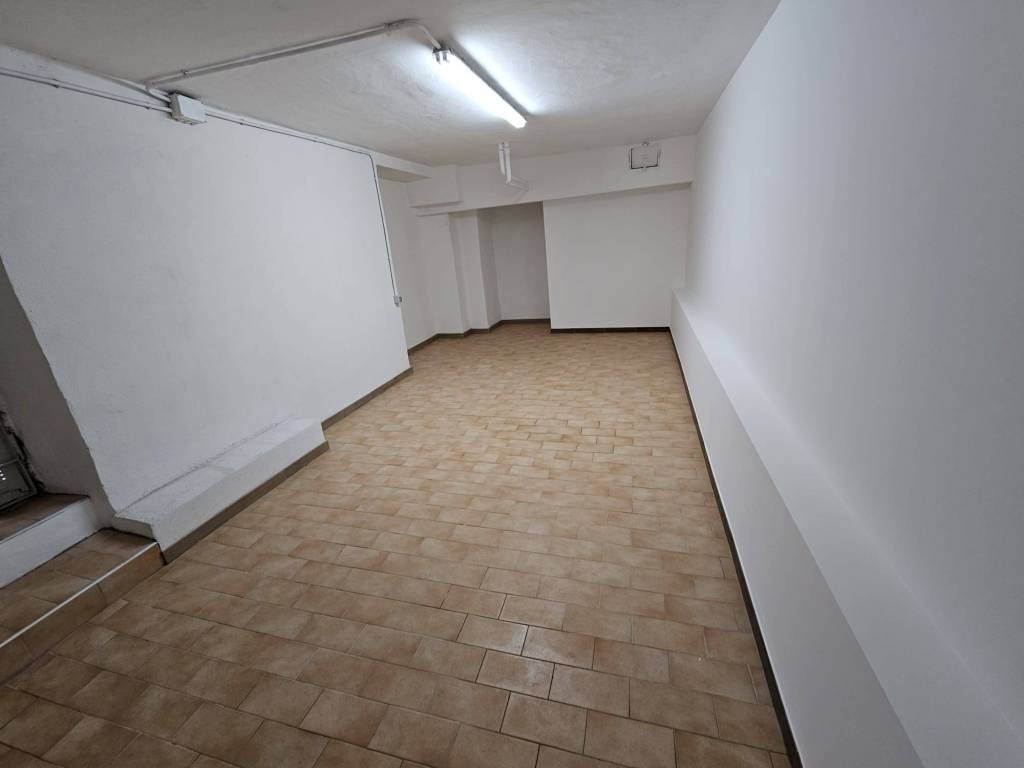 locale di sgombero in vendita a Roma in zona Appio Latino