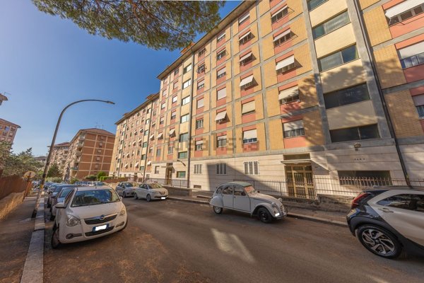 appartamento in vendita a Roma in zona Torre Spaccata