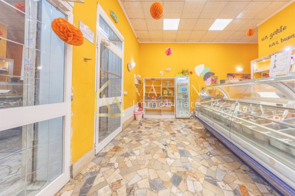 negozio in vendita a Roma in zona Castelverde