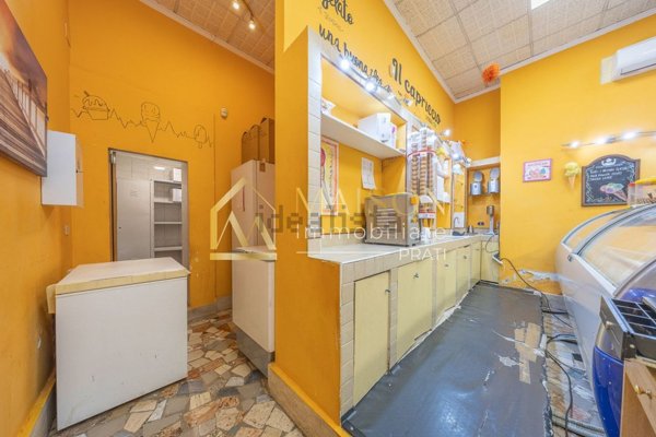 negozio in vendita a Roma in zona Castelverde