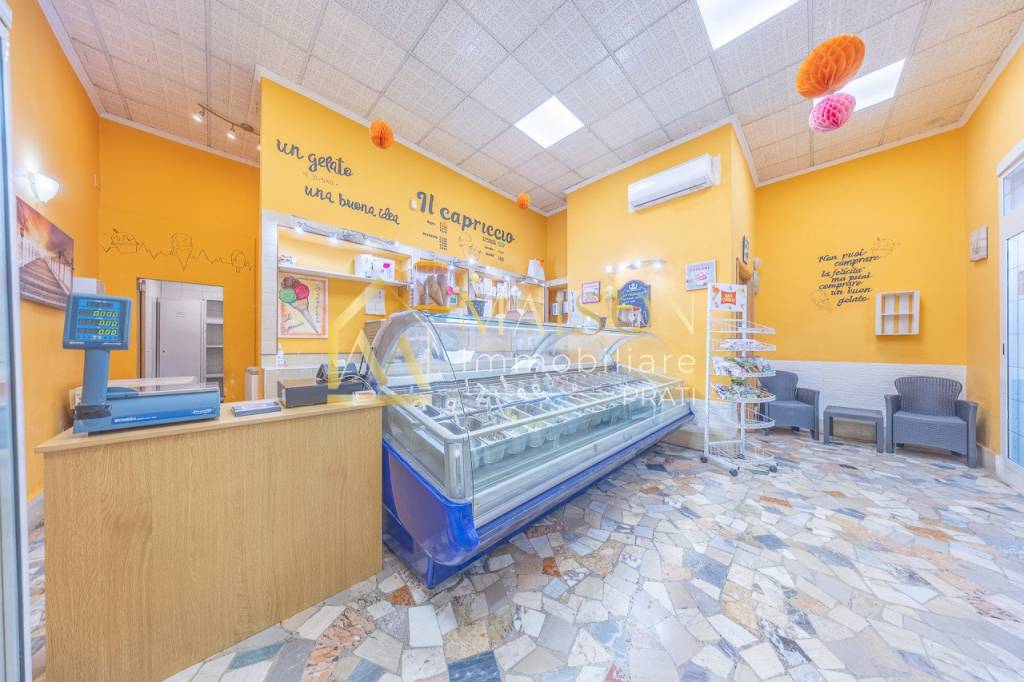 negozio in vendita a Roma in zona Castelverde