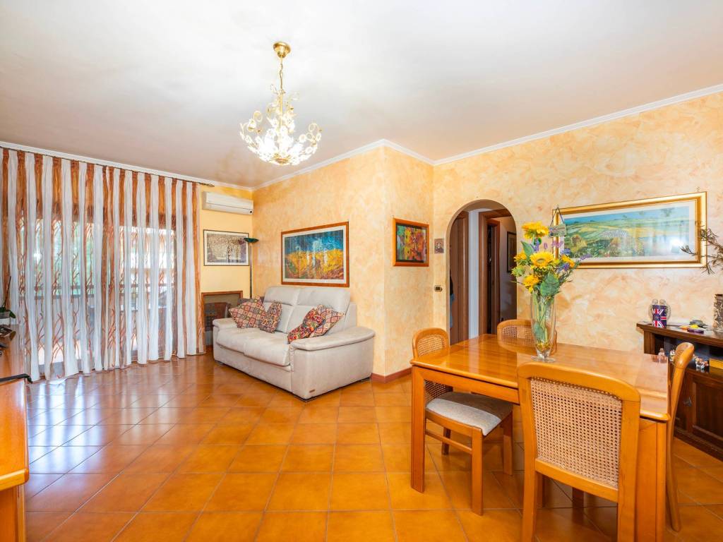 appartamento in vendita a Roma in zona Cinecittà