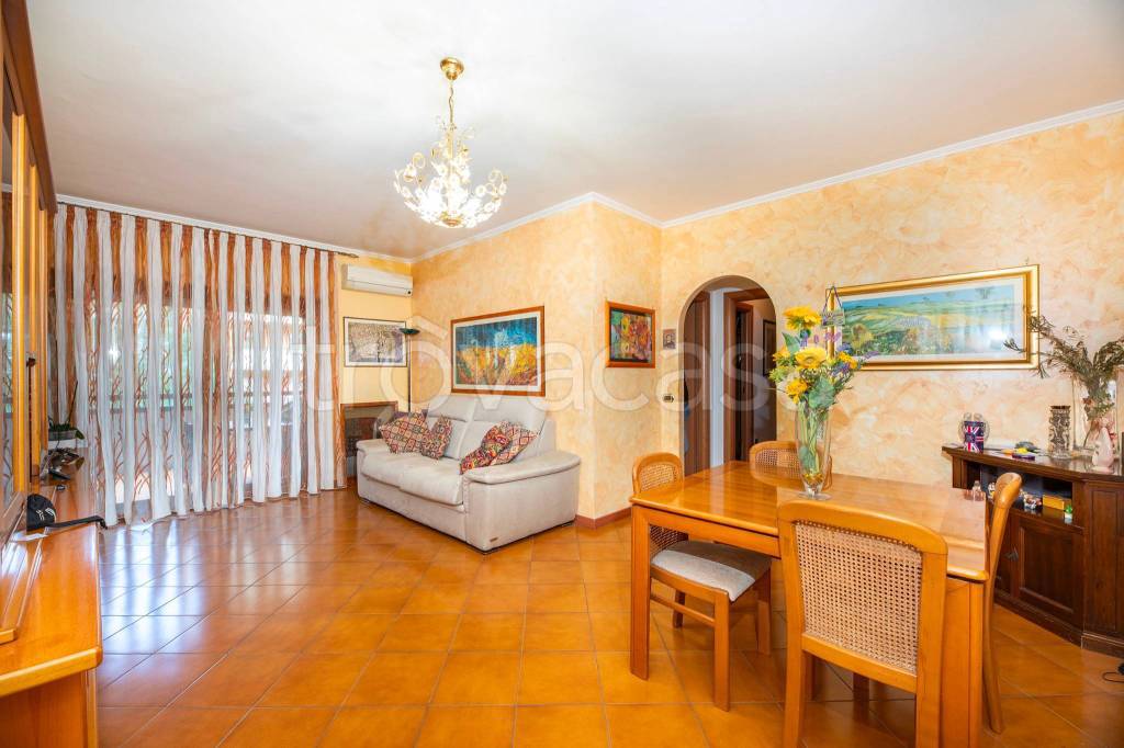 appartamento in vendita a Roma in zona Cinecittà