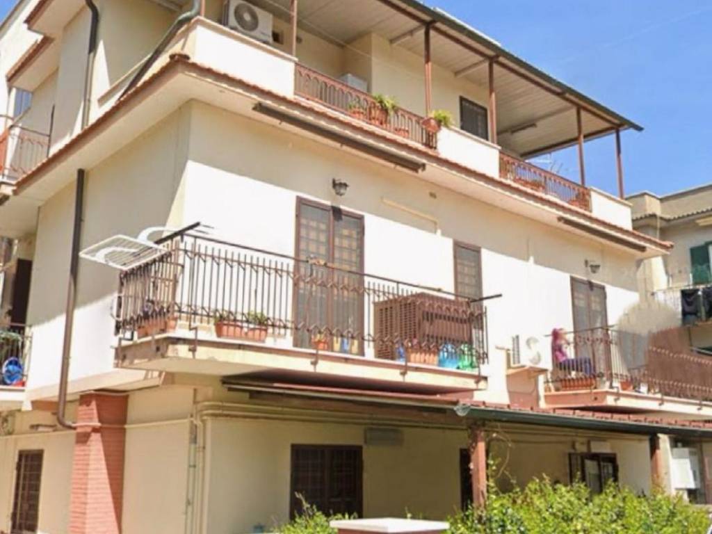 appartamento in vendita a Roma in zona Torre Angela