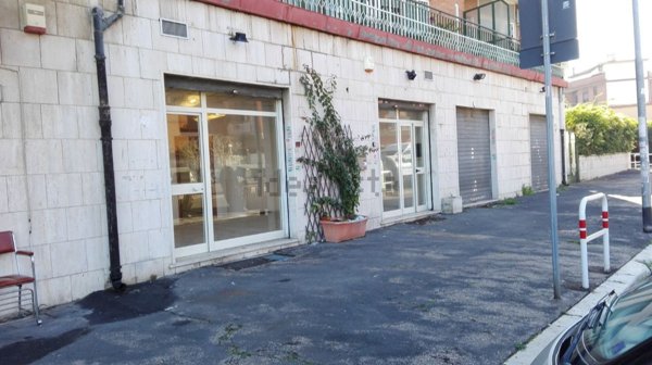 negozio in vendita a Roma in zona Tor Sapienza