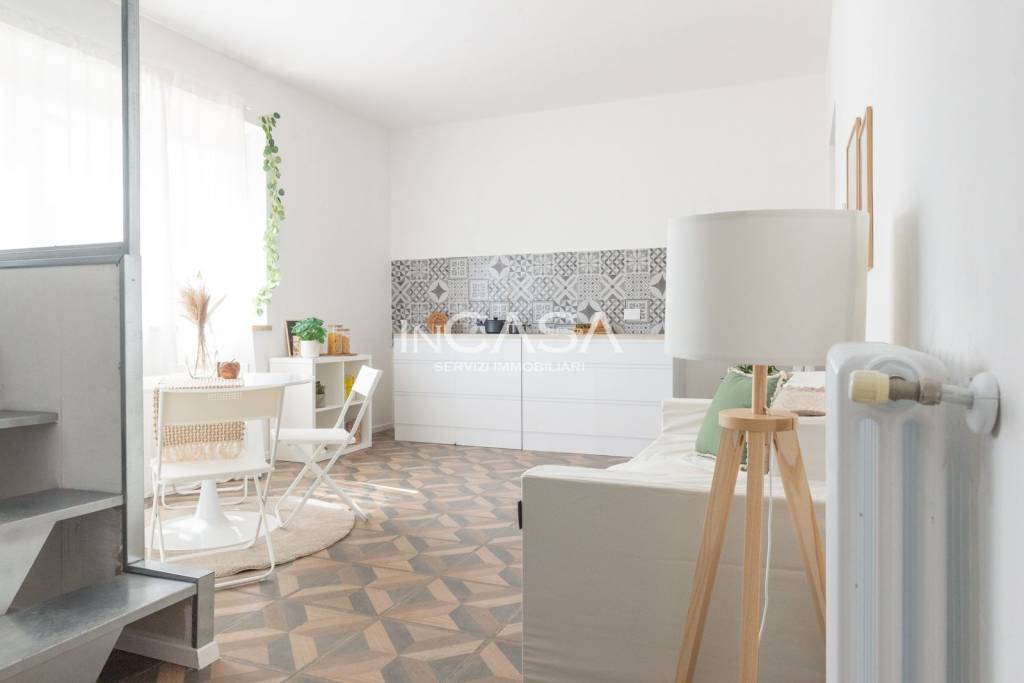 casa indipendente in vendita a Roma in zona Lago Regillo