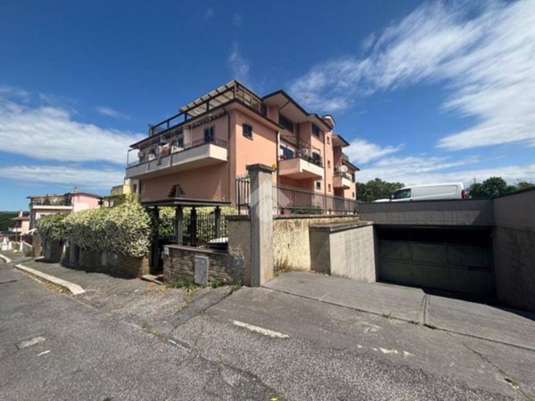 appartamento in vendita a Roma in zona Valle Muricana