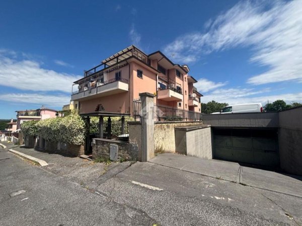 appartamento in vendita a Roma in zona Valle Muricana