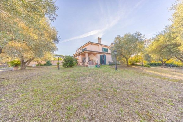 casa indipendente in vendita a Roma in zona Cinquina