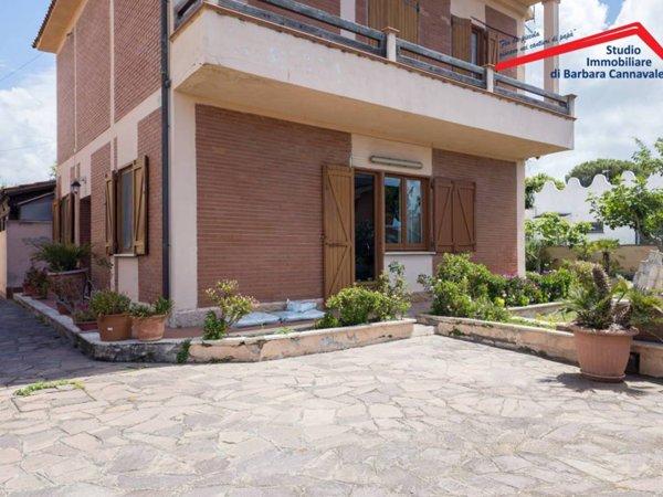 casa indipendente in vendita a Roma in zona Infernetto