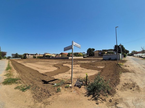 negozio in vendita a Roma in zona Acilia