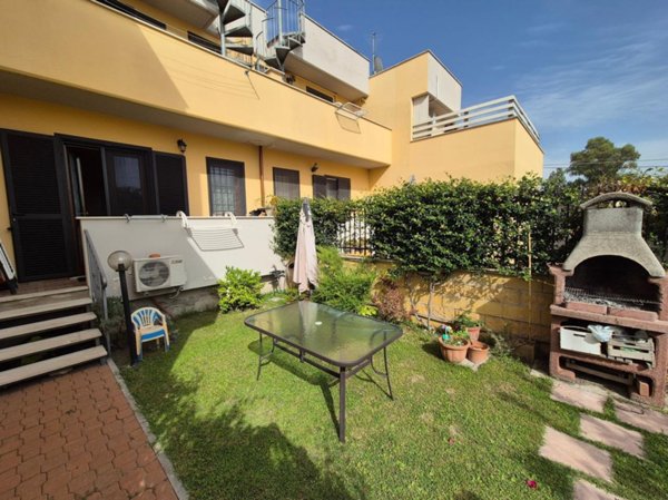 casa indipendente in vendita a Roma in zona Piana del Sole