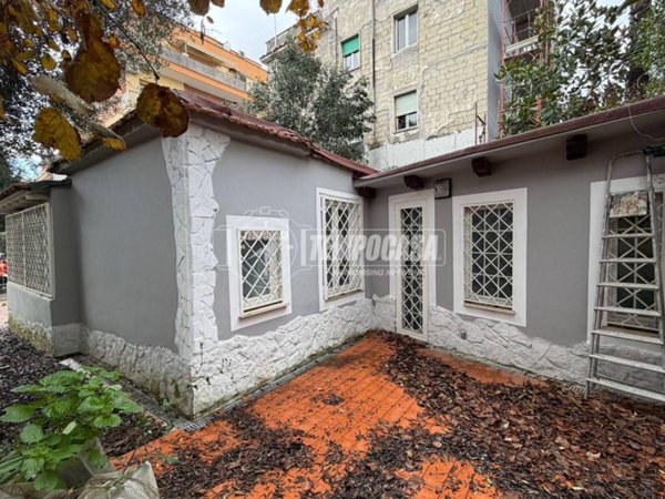 appartamento in vendita a Roma in zona Tomba di Nerone