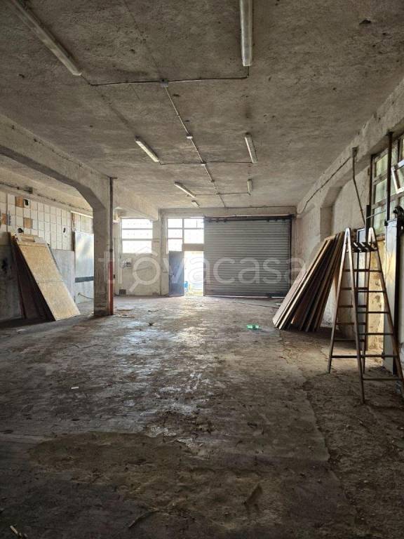 negozio in vendita a Roma in zona Tuscolano