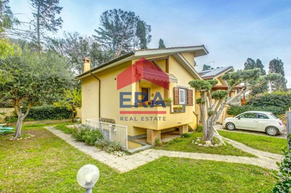 casa indipendente in vendita a Roma in zona Infernetto
