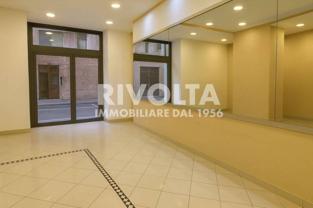 locale commerciale in vendita a Roma in zona Della Vittoria