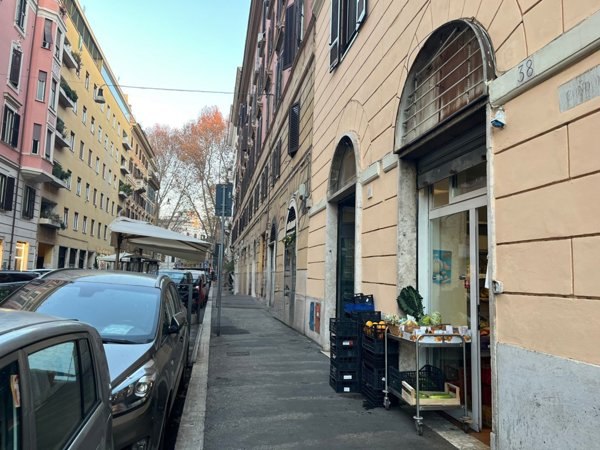 locale commerciale in vendita a Roma in zona Salario