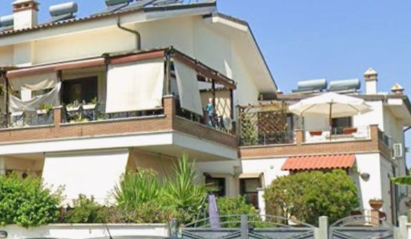 casa indipendente in vendita a Roma in zona Infernetto