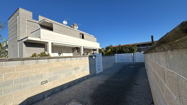 casa indipendente in vendita a Roma in zona Piana del Sole