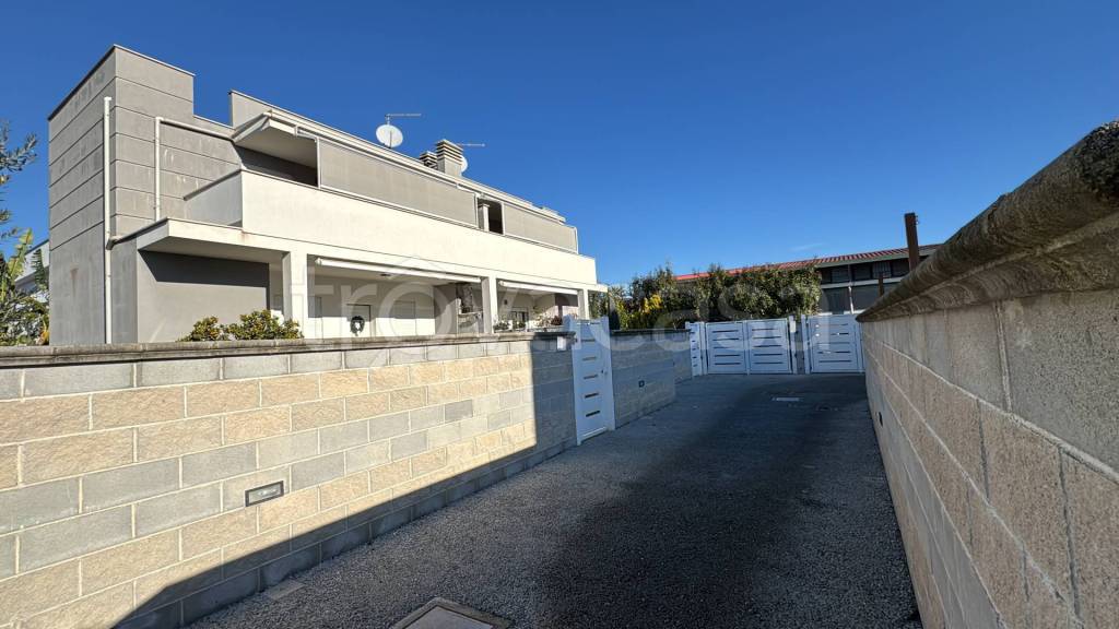 casa indipendente in vendita a Roma in zona Massimina/Casal Lumbroso