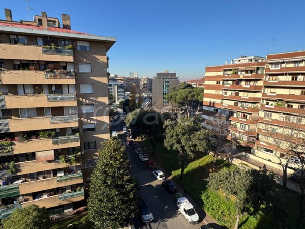 appartamento in vendita a Roma in zona EUR