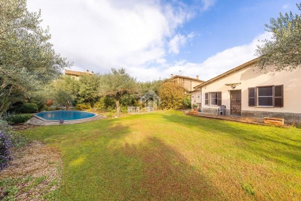 casa indipendente in vendita a Roma in zona Casal Morena