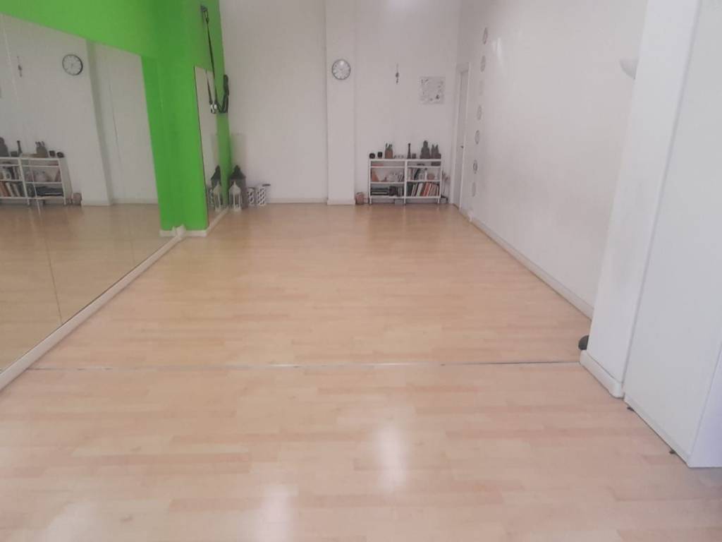 negozio in vendita a Roma in zona Appio Claudio