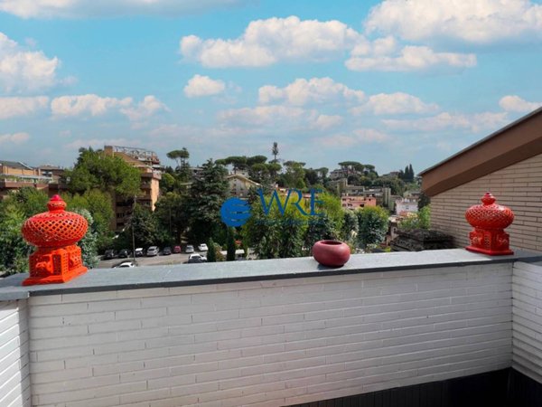 appartamento in vendita a Roma in zona Tomba di Nerone