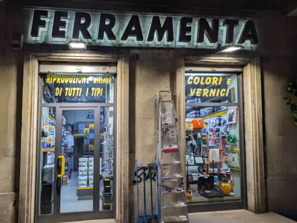 negozio in vendita a Roma in zona Esquilino