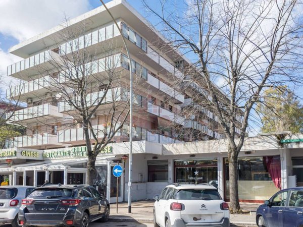 negozio in vendita a Roma in zona Vigna Murata