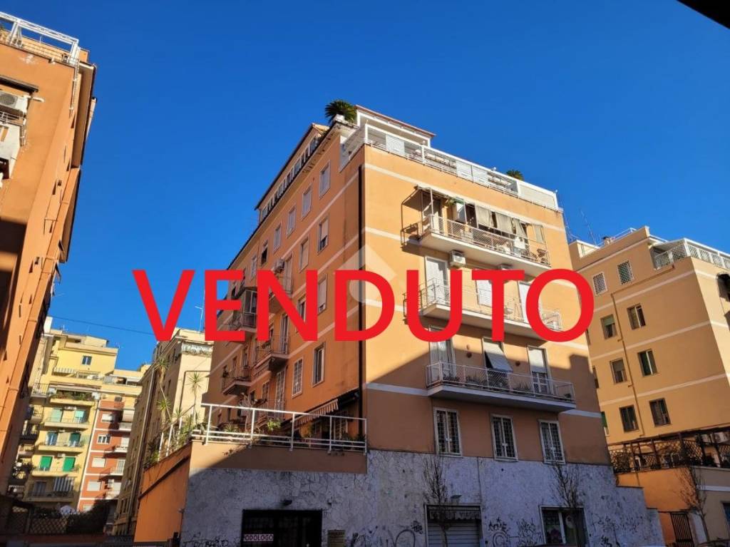 appartamento in vendita a Roma in zona Appio Latino