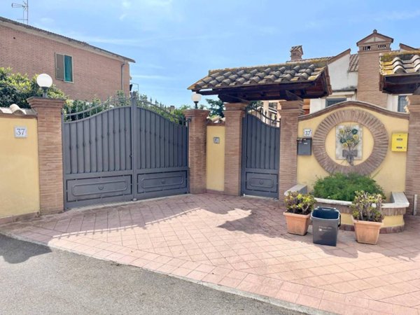 casa indipendente in vendita a Roma in zona Infernetto
