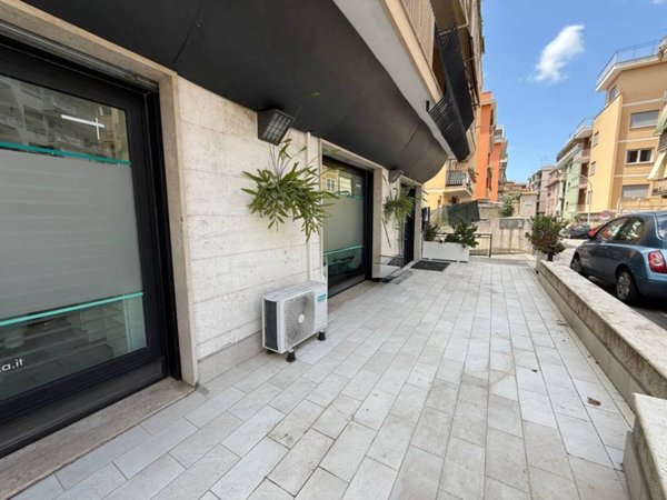 negozio in vendita a Roma in zona Gianicolense