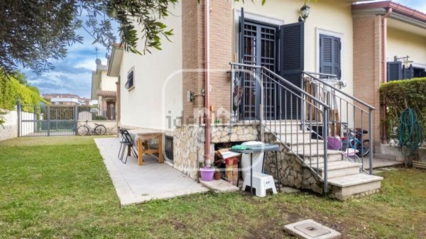 casa indipendente in vendita a Roma in zona Borghesiana