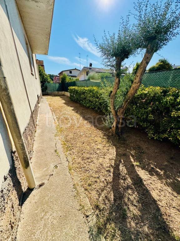 appartamento in vendita a Roma in zona Dragona/Bagnoletto