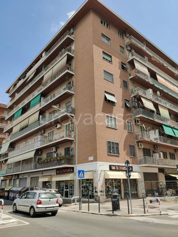 appartamento in vendita a Roma in zona Don Bosco